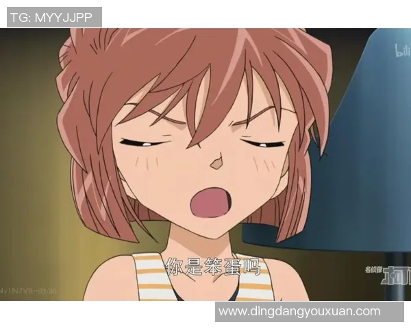 柯南脚踩足球挑战顶级球星瞬间惊呆全场，引爆热议与关注